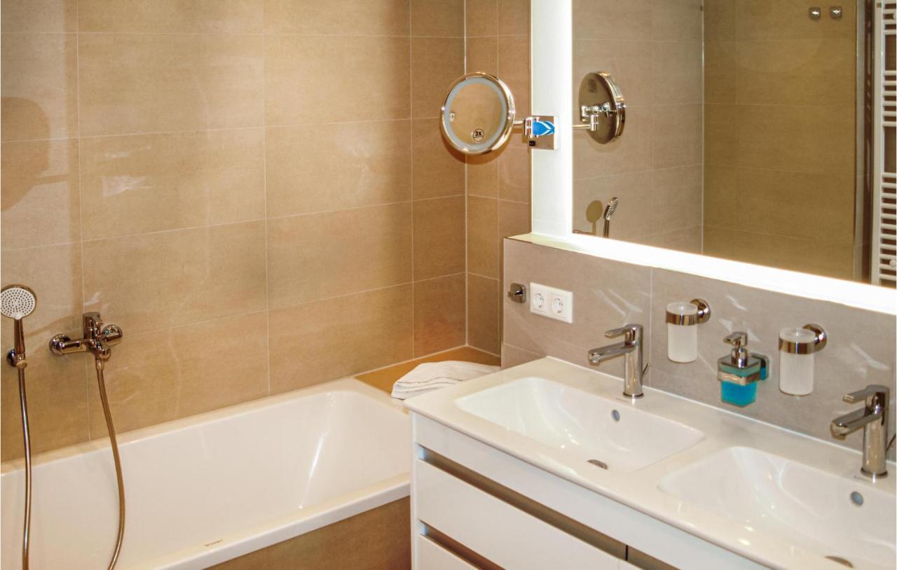 2 Bedroom Lovely Apartment In Binz Ot Prora Lubkow Bagian luar foto